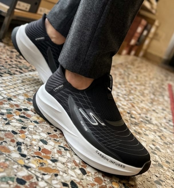Skechers Carbon Infused - Image 3